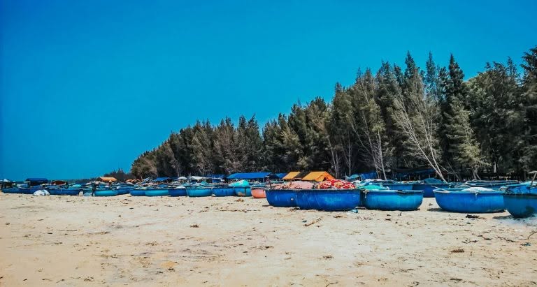 Khám phá La Gi Bình Thuận - biển xanh cát trắng